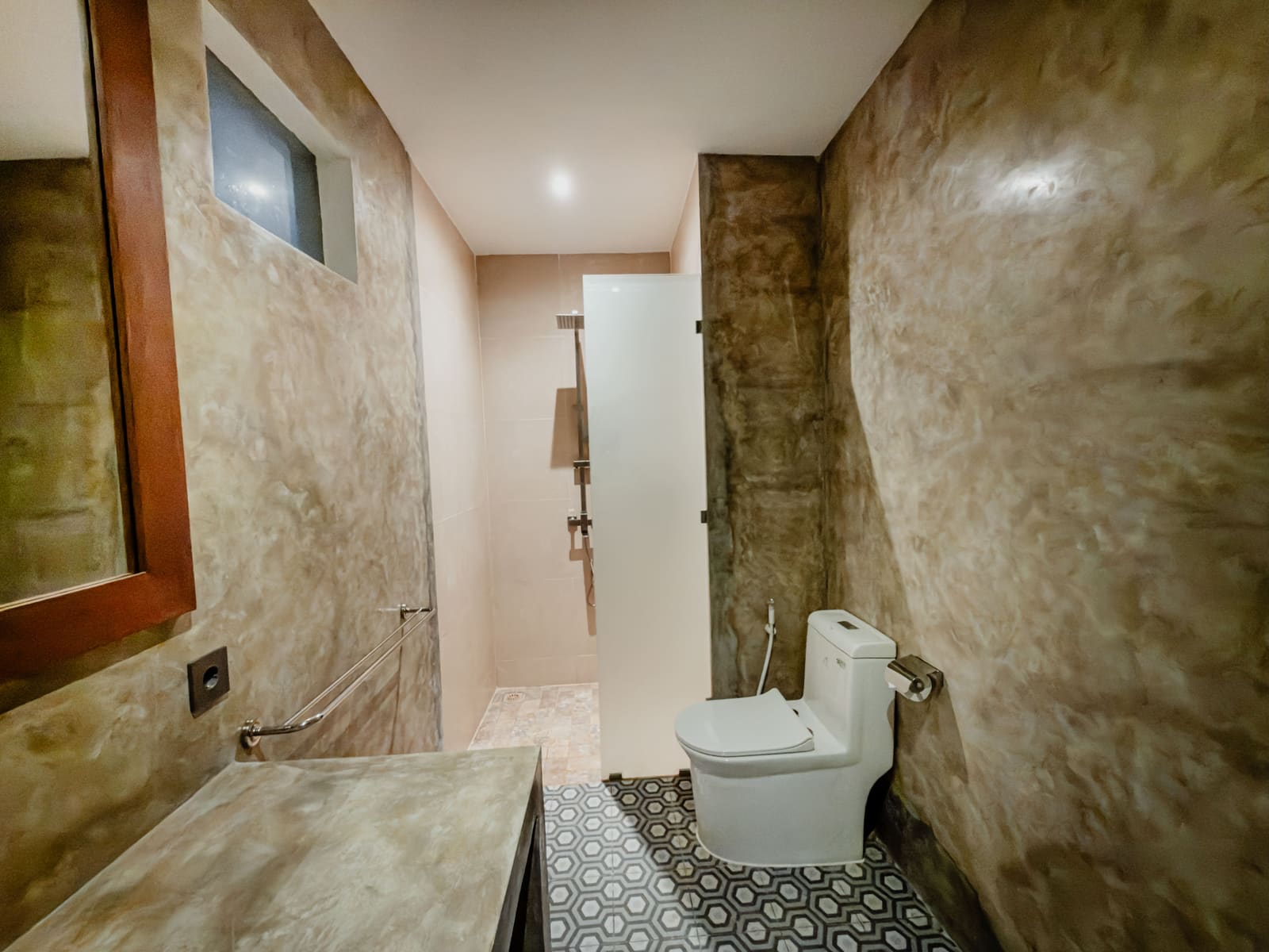 Deluxe Room - Bathroom Basin & Sink