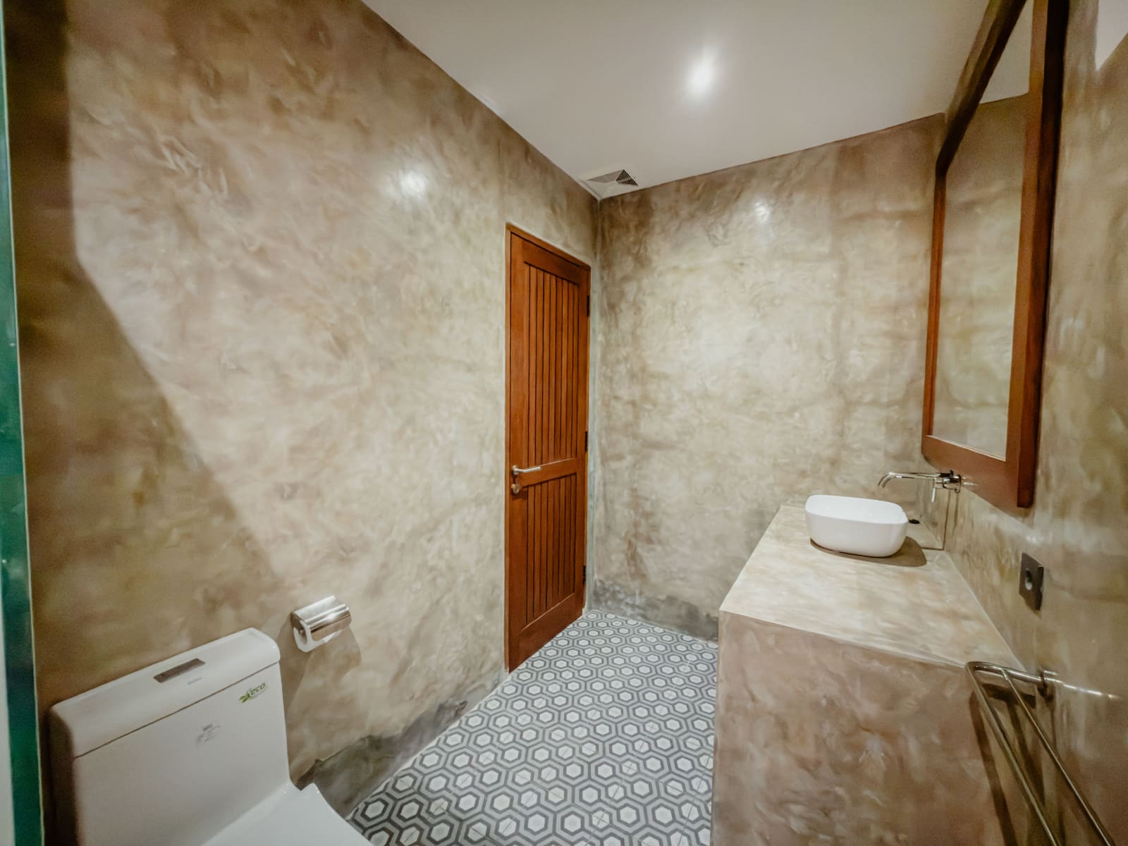 Deluxe Room - Clean Shower Space