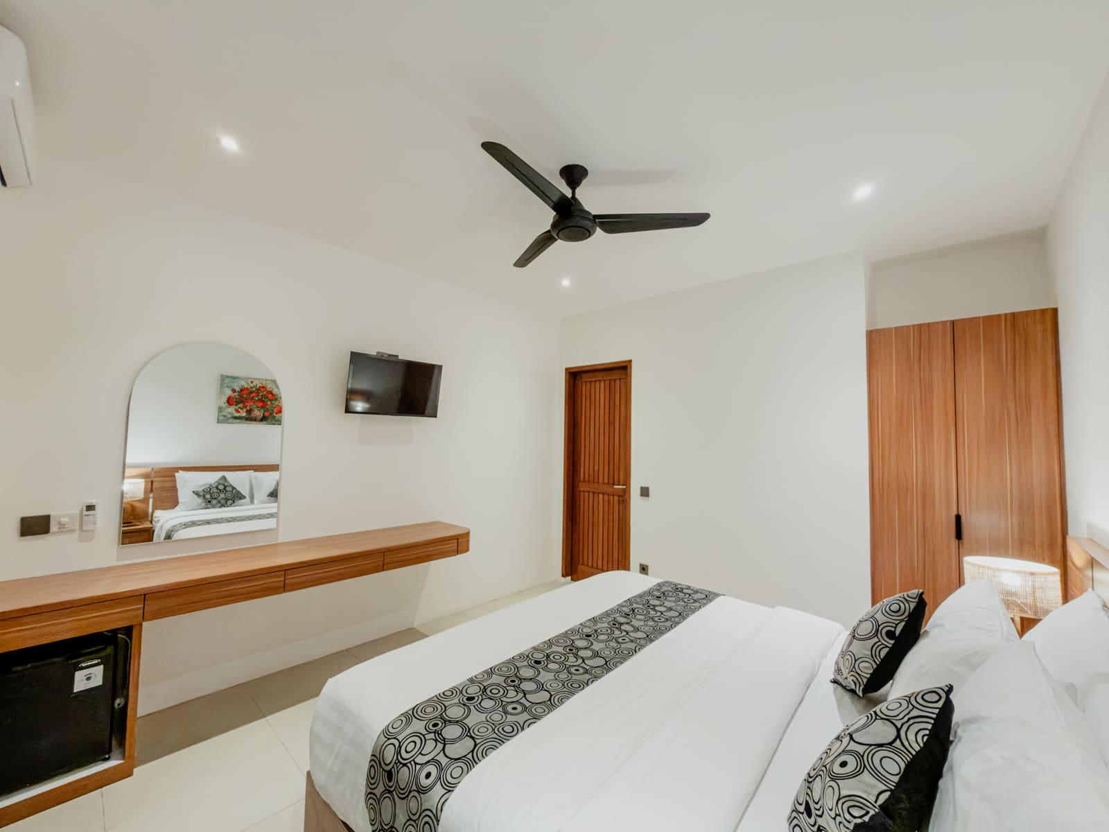 Deluxe Room - King Size Bed