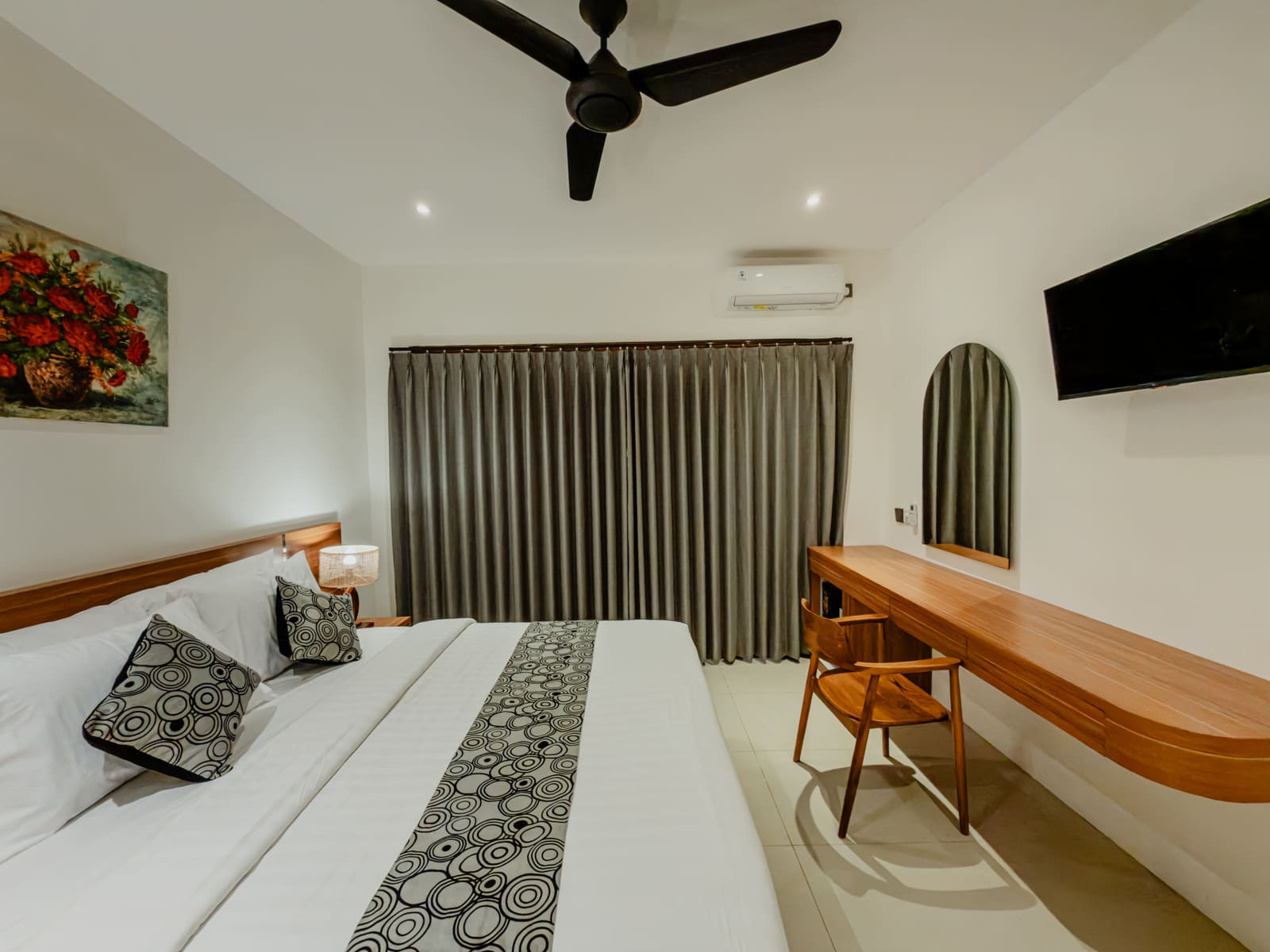 Deluxe Room - Warm Room Vibe