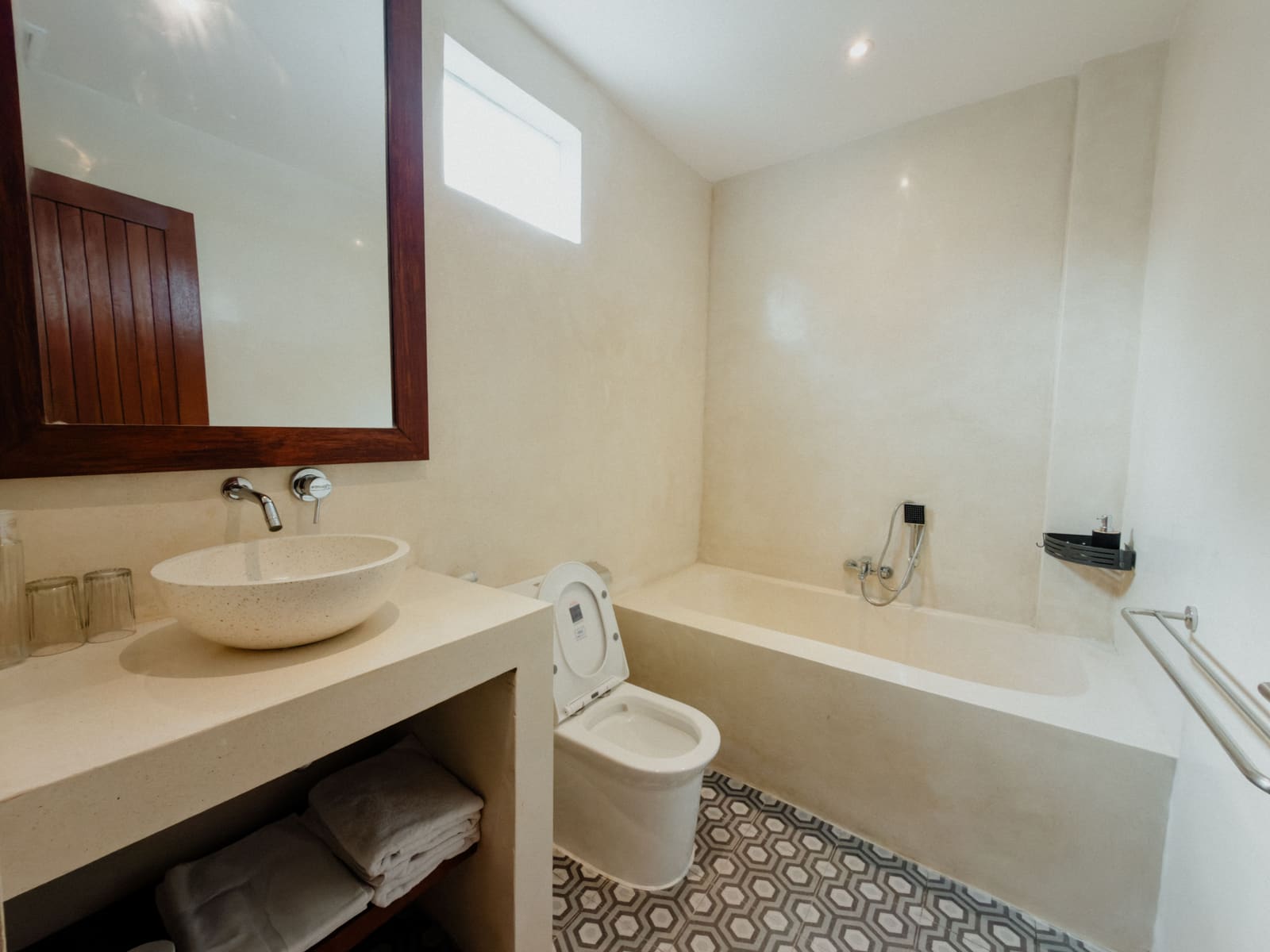Loft Room - Bathroom with Bathtub